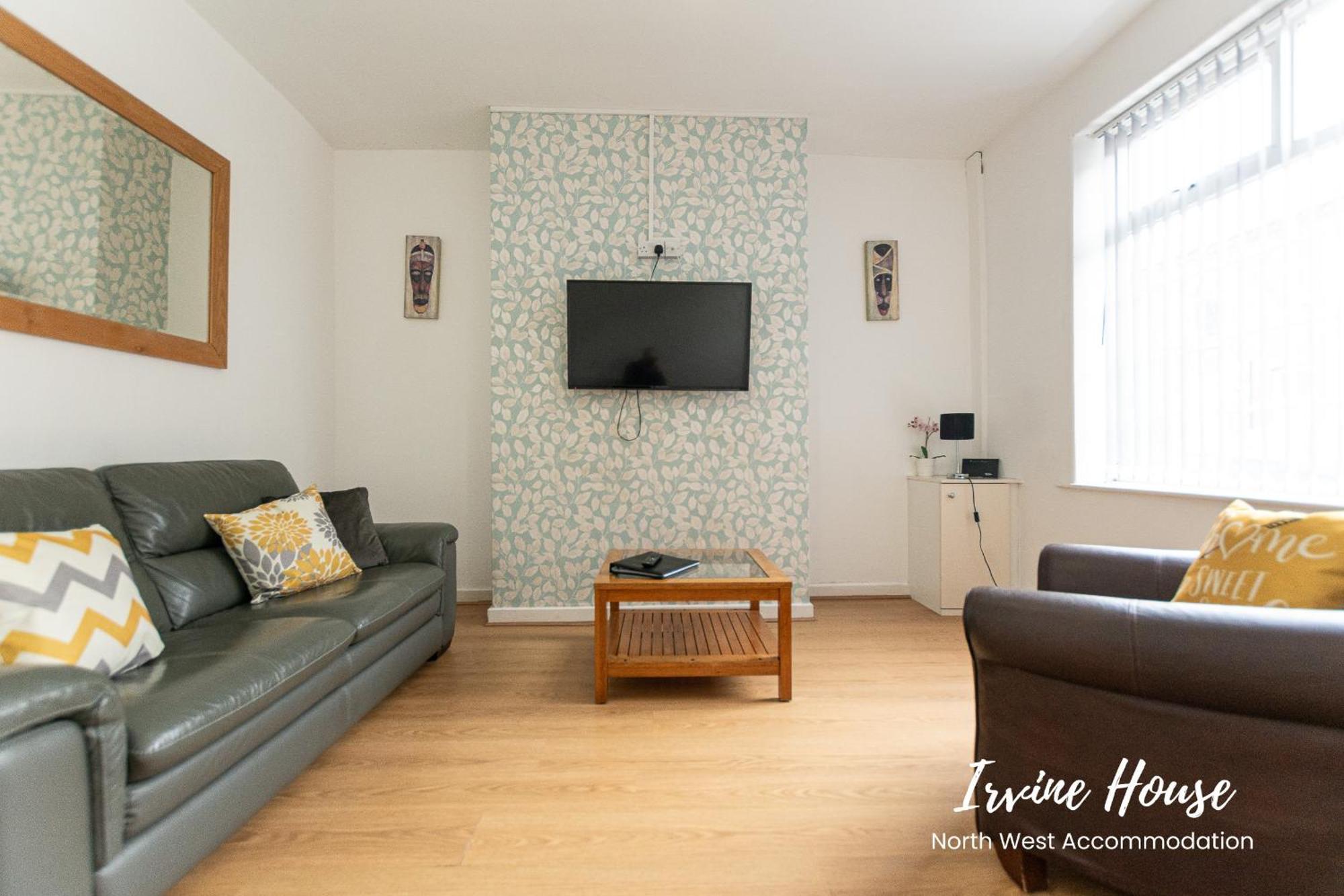 2-Bedroom Contractor Stay With Fully Equipped Kitchen, Wi-Fi & Parking リー エクステリア 写真